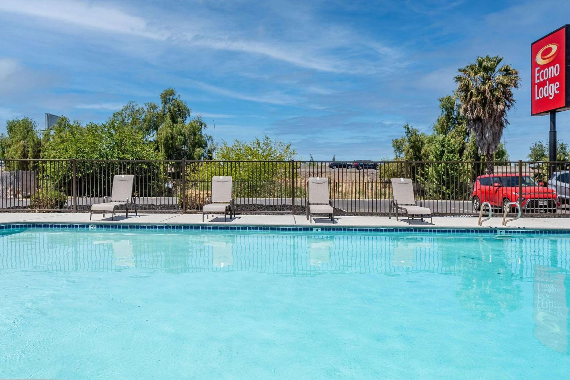 Lodge Econo Near I-5 Fairgrounds *